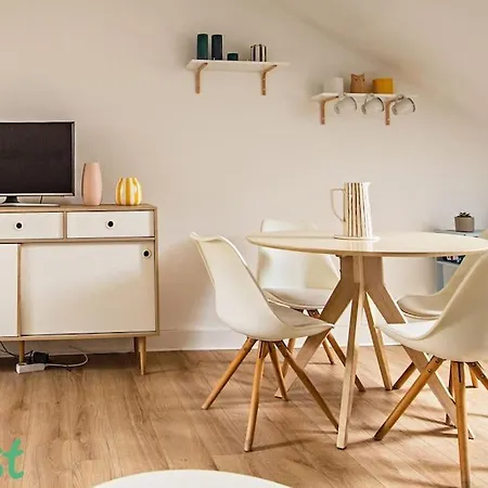 Apartment Au Petit Carre D Or Proche Plages Et Prom