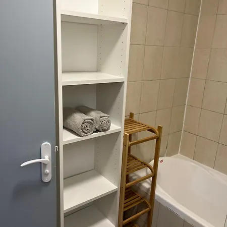En Rez-de-jardin Apartment