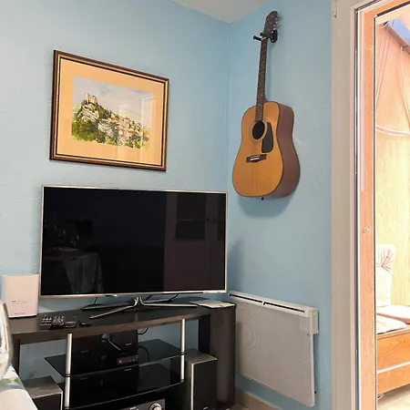 En Rez-de-jardin Apartment *