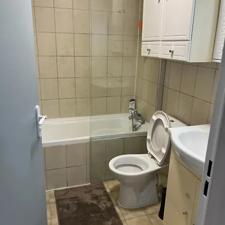 En Rez-de-jardin Apartment