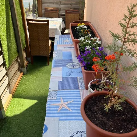 En Rez-de-jardin Apartment Nice