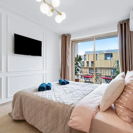 Studio Elegant Avec Balcon Proche Mer Et Tramway Apartment Nice