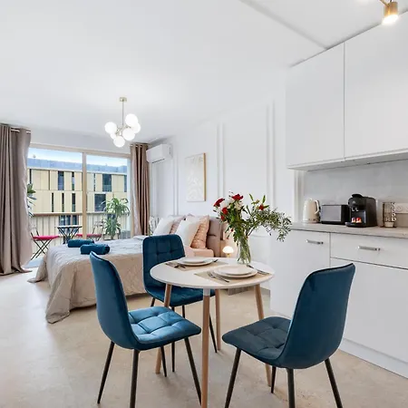 Studio Elegant Avec Balcon Proche Mer Et Tramway Nice