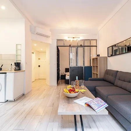 Apartment Shakespeare - Happy Nice