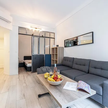 Apartment Shakespeare - Happy Nice