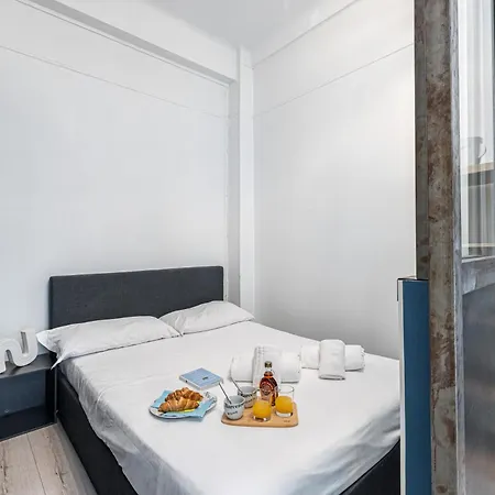 Apartment Shakespeare - Happy