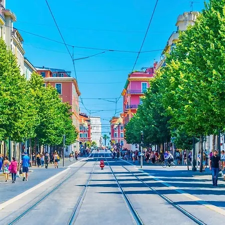 1 Bedroom Flat In Heart Of Apartment