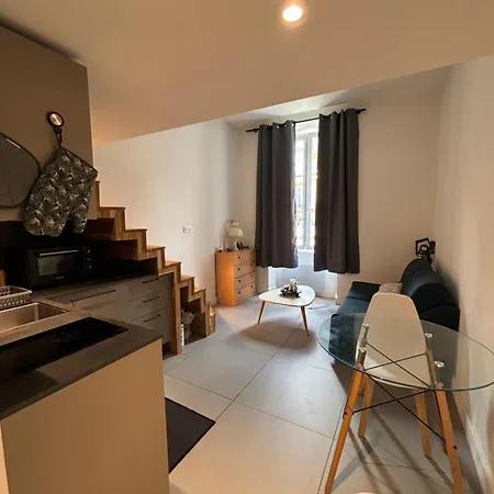 1 Bedroom Flat In Heart Of