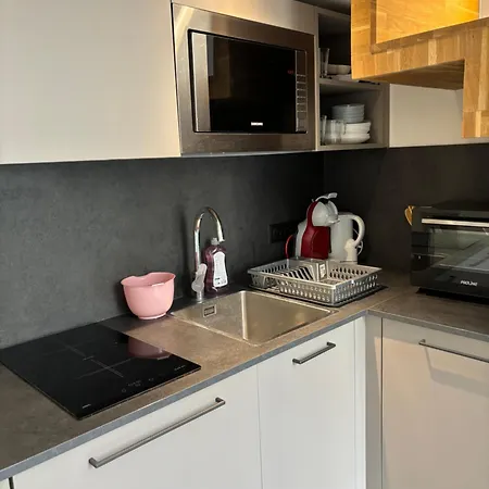 1 Bedroom Flat In Heart Of Apartment Nice