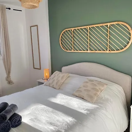 Modern & Cosy 3 Bedrooms Train Tramway Apartment