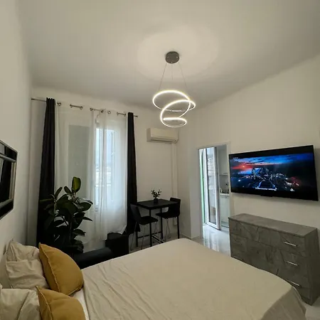Newly Refurbished Apartment Nice