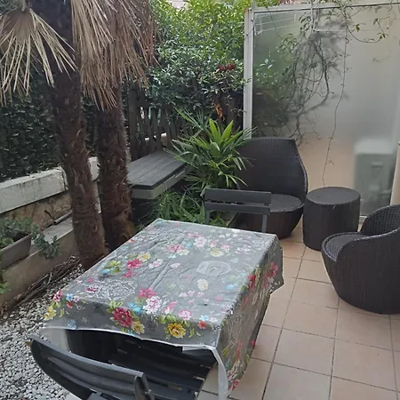 Harry Garden Apartment *