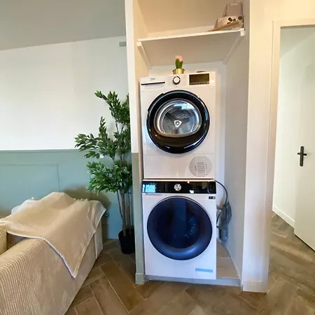 Modern & Cosy 3 Bedrooms Train Tramway Apartment
