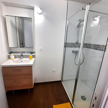 La 2, Climatisee Ac, Calme, Cuisine Privee Homestay Nice