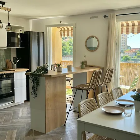 Modern & Cosy 3 Bedrooms Train Tramway