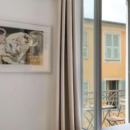 #52 Bonaparte 5 Min To Old Town Balcony & Ac