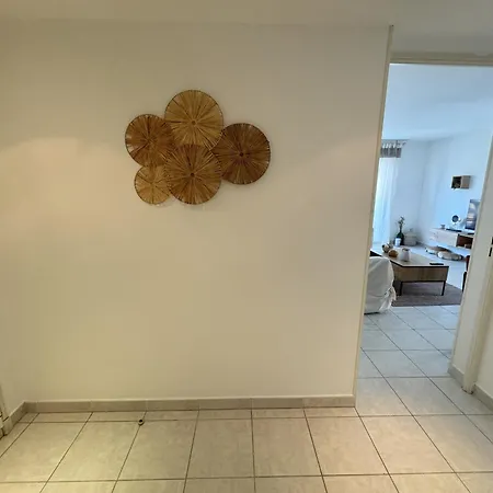 Elegant With Sea View And Swimming Pool Apartment *
