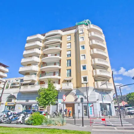 Apartment Elegant With Sea View And Swimming Pool Nice