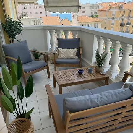 Apartment Elegant With Sea View And Swimming Pool Nice