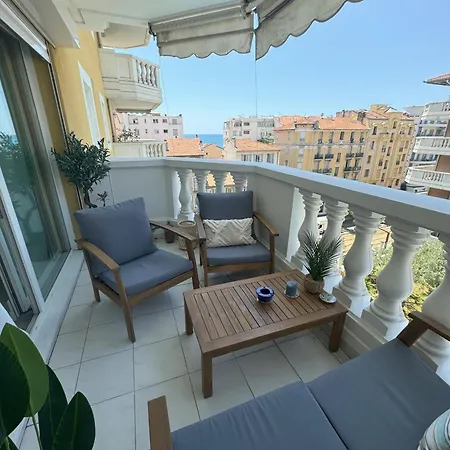 Apartment Elegant With Sea View And Swimming Pool