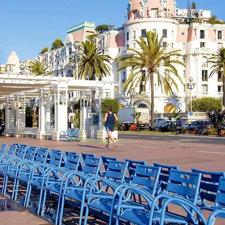 Apartment The French Coastal Retreat By J - Central, 5 Mins To Sea, Tram, Train, Ac, Wifi *