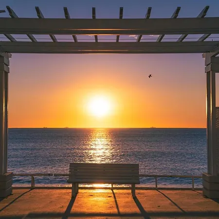 Apartment The French Coastal Retreat By J - Central, 5 Mins To Sea, Tram, Train, Ac, Wifi Nice
