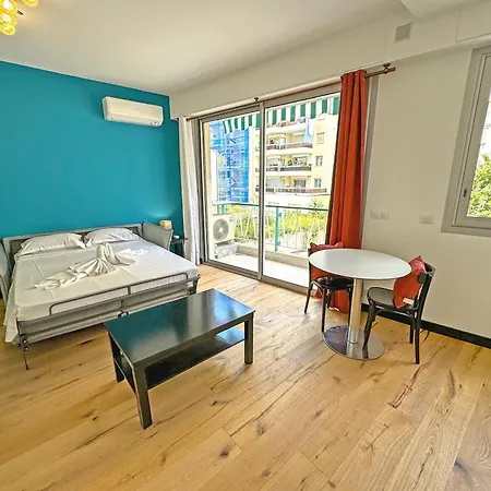 Apartment Courtyard Promenade *