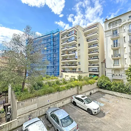 Apartment Courtyard Promenade