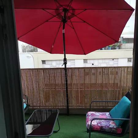 Apartment The Nice: Cozy 3-room Airport Getaway