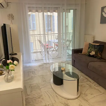 Superbe 3 Pieces Pres Du Port De Nice