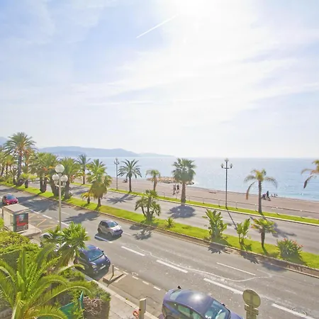 Luxury Flat Beachfront Apartment *