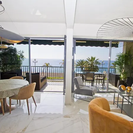 Luxury Flat Beachfront Apartment *