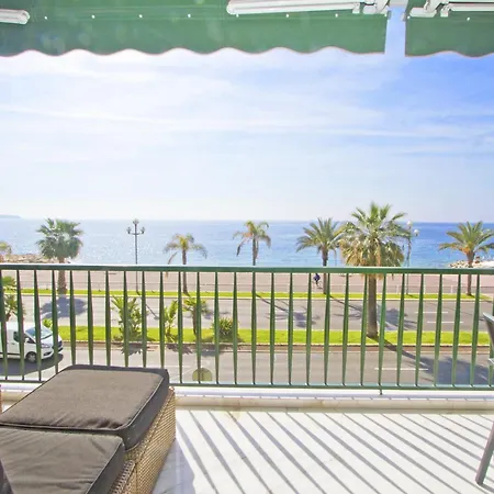 Luxury Flat Beachfront Apartment *