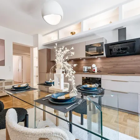 Luxueux, Spacieux Et Equipe A 5 Min Du Port Apartment *