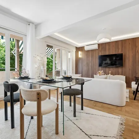 Apartment Luxueux, Spacieux Et Equipe A 5 Min Du Port
