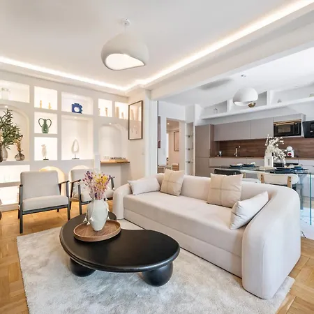 Apartment Luxueux, Spacieux Et Equipe A 5 Min Du Port