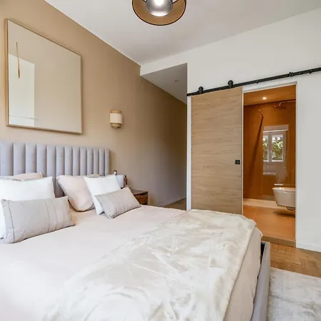 Apartment Luxueux, Spacieux Et Equipe A 5 Min Du Port