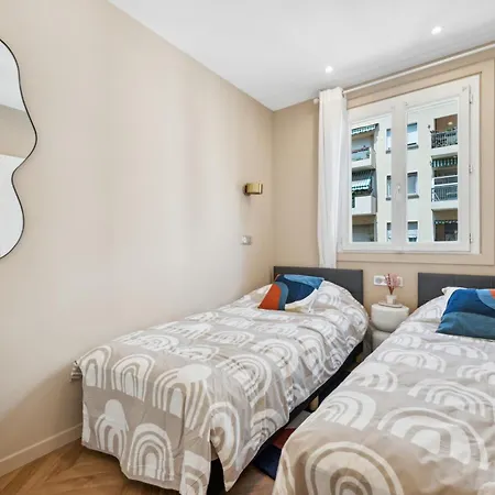 Luxueux, Spacieux Et Equipe A 5 Min Du Port Appartement Nice