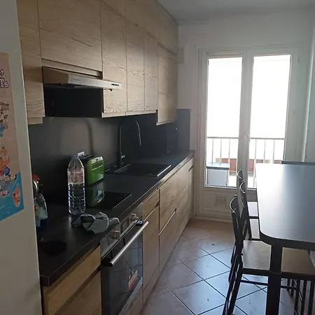 Apartment The Nice: Cozy 3-room Airport Getaway