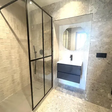 Beaumont Republique Apartment