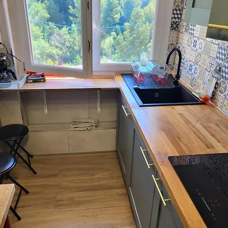 Private Room-1 In Hannana Apartment- 2 Min Walk To Tram 12 Min To Nice Train Station 15 Min To Massena Place *