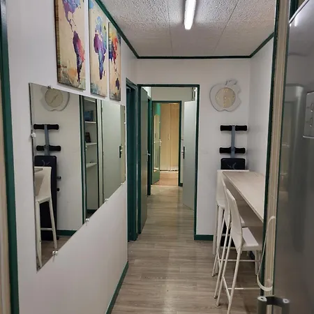 Private Room-1 In Hannana Apartment- 2 Min Walk To Tram 12 Min To Nice Train Station 15 Min To Massena Place Nice