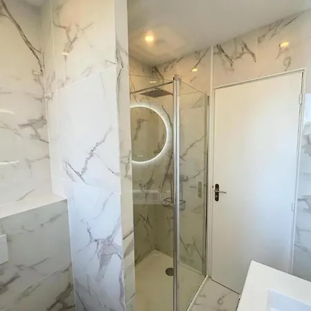 Spacieux A 4 Apartment
