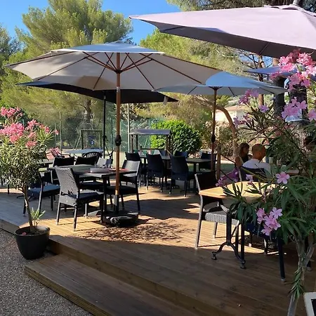 Superbe De 3p Pieces Dans Avec Piscine Et Climatisation Apartment