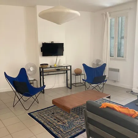 Bleu Apartment *