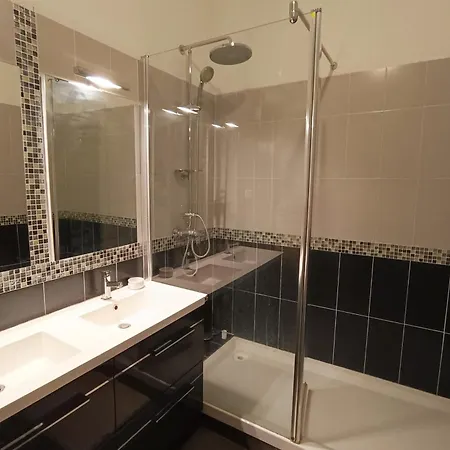 Apartment Spacious T2 Near The Historic Sites Of Nice