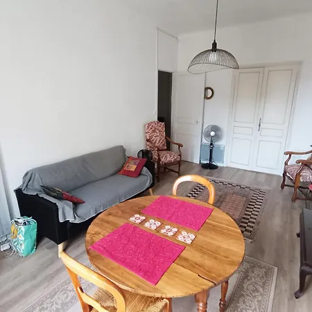 Apartment Spacious T2 Near The Historic Sites Of
