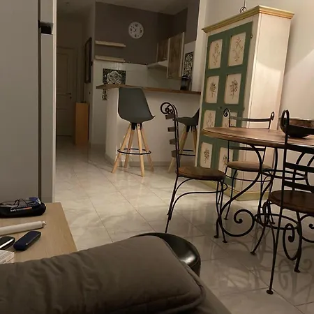 Deloye Fshh Apartment