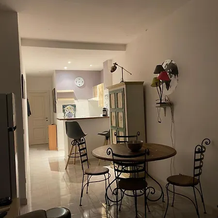 Deloye Fshh Apartment