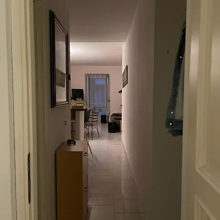 Deloye Fshh Apartment